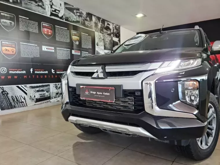 Mitsubishi L200 Triton Preto 1