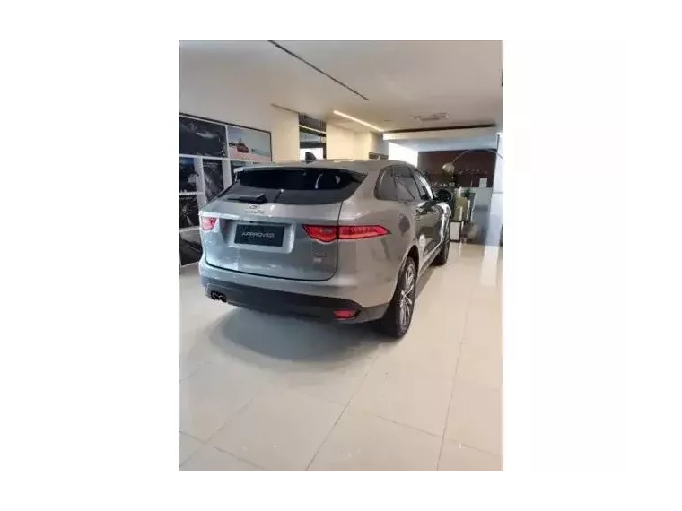 Jaguar F-pace Cinza 1