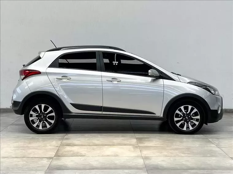 Hyundai HB20X Prata 8