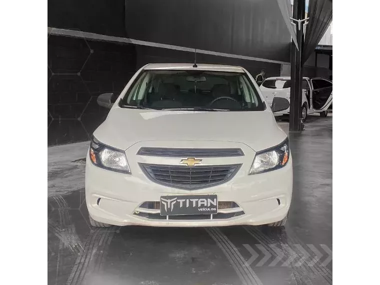 Chevrolet Onix Branco 8