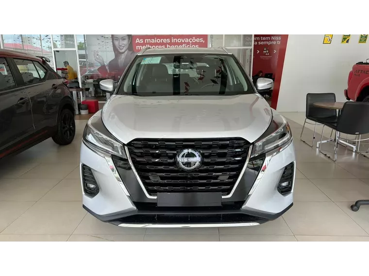 Nissan Kicks Prata 8