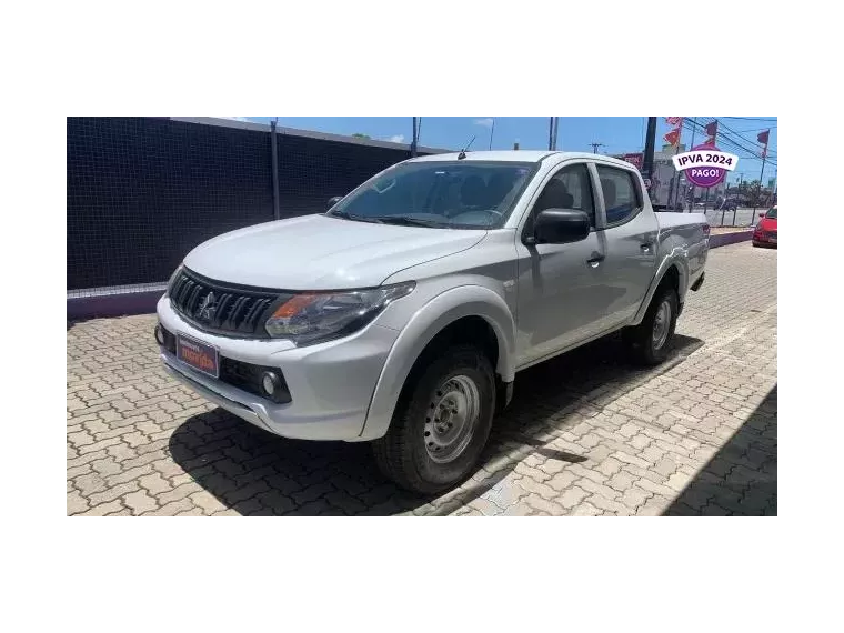 Mitsubishi L200 Branco 2