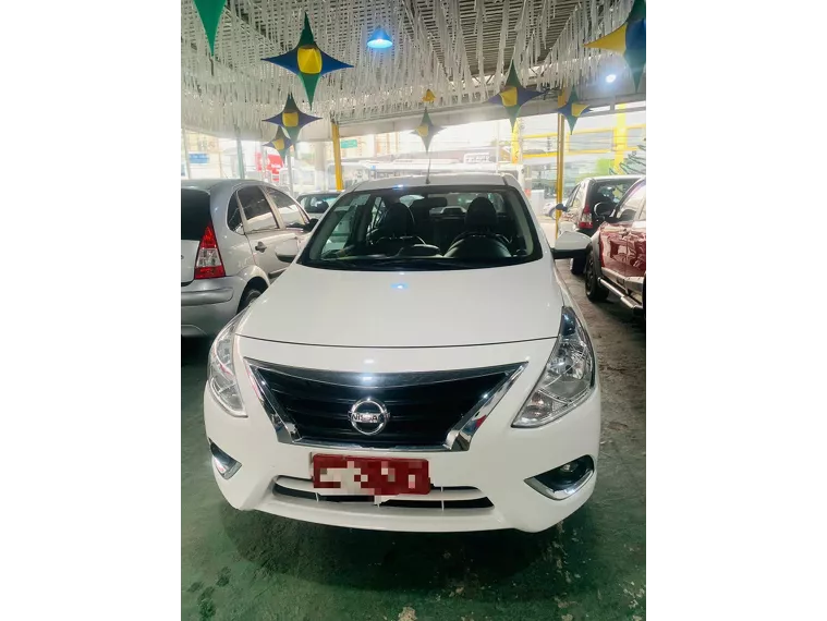 Nissan Versa Branco 9