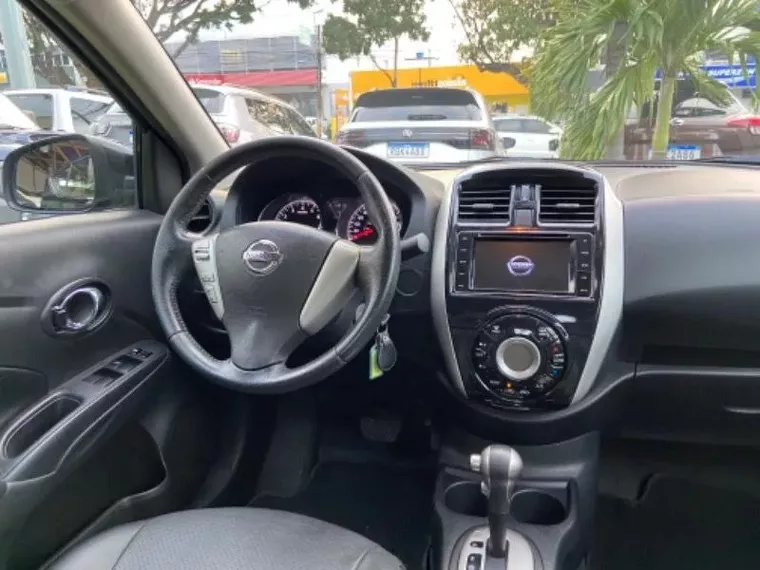 Nissan Versa Preto 10