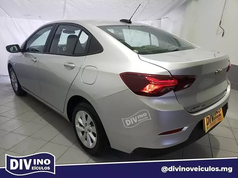 Chevrolet Onix Prata 8