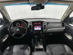 Mitsubishi Pajero Full