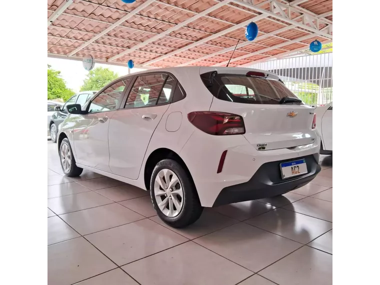 Chevrolet Onix Branco 2