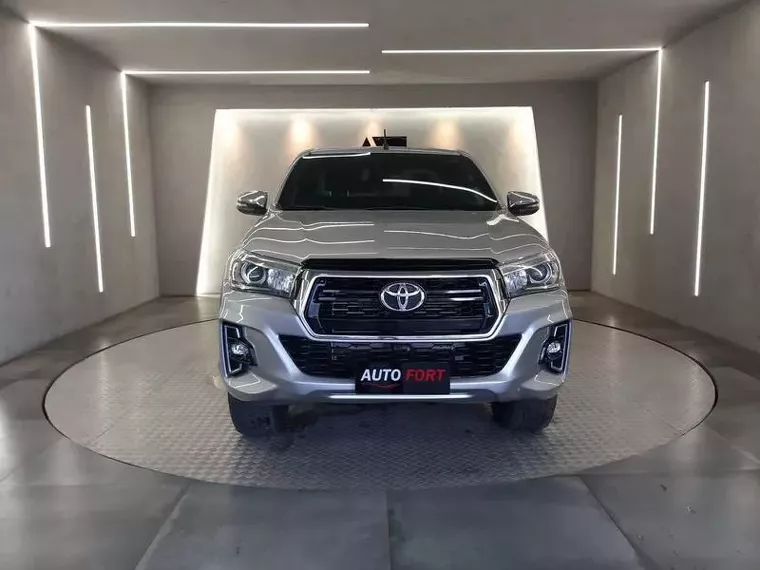 Toyota Hilux Prata 5