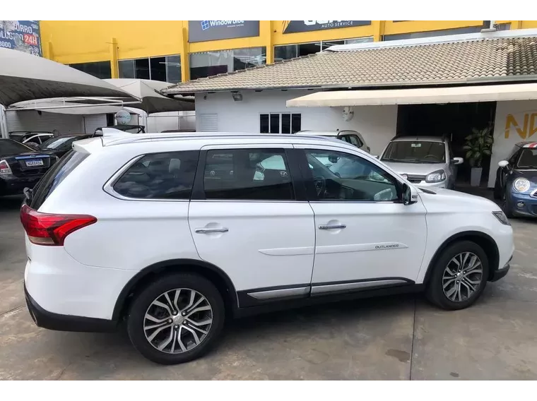 Mitsubishi Outlander Branco 4