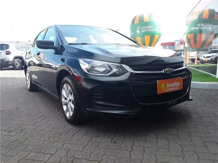 Chevrolet Onix Preto 4