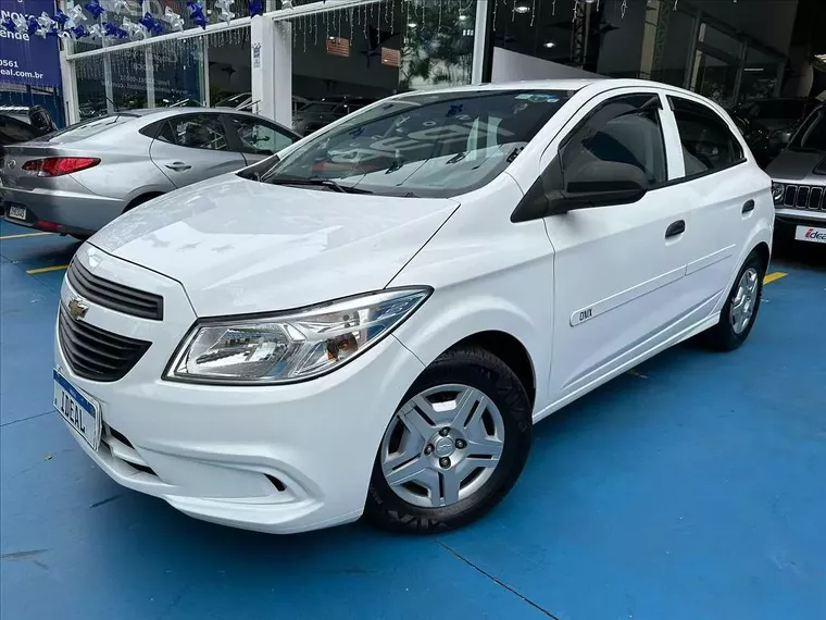 Chevrolet Onix Branco 1