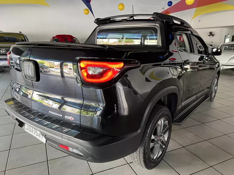 Fiat Toro Preto 4