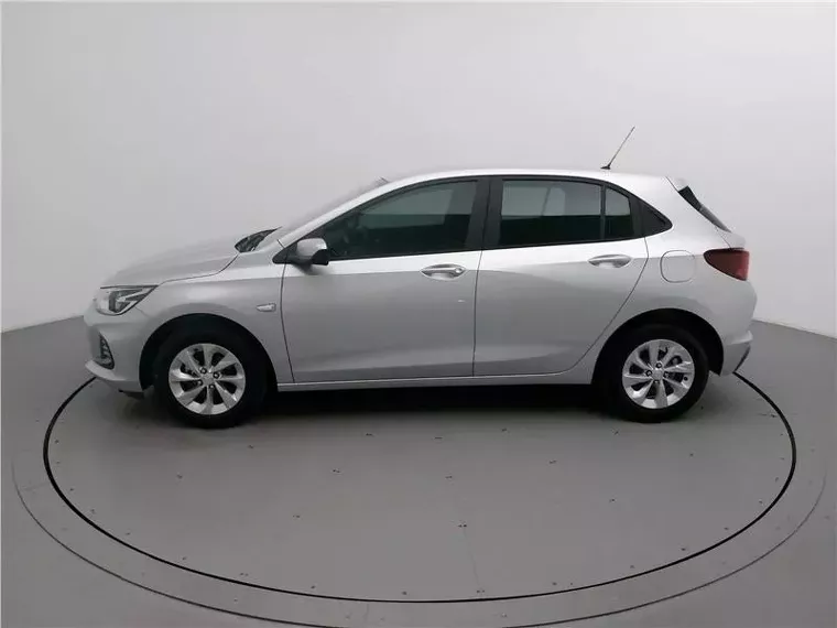 Chevrolet Onix Prata 13