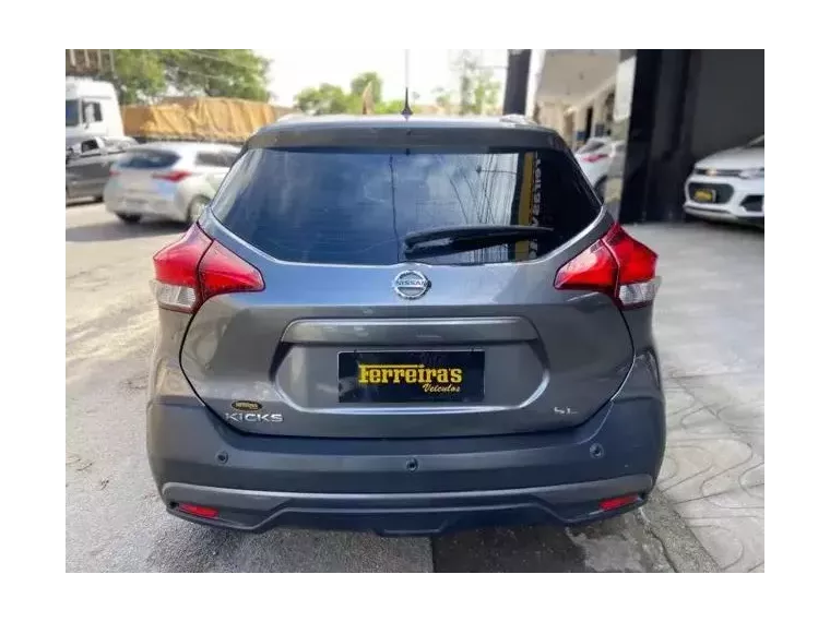 Nissan Kicks Cinza 2