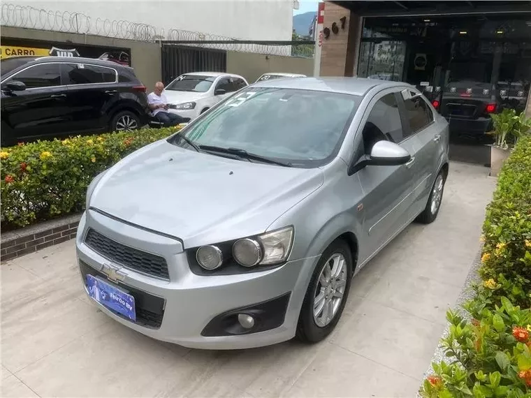 Chevrolet Sonic Prata 10