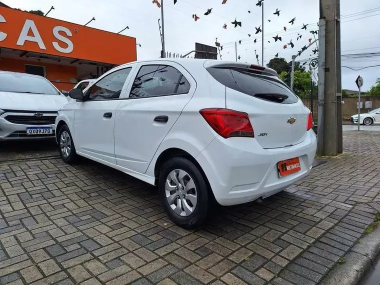 Chevrolet Onix Branco 10