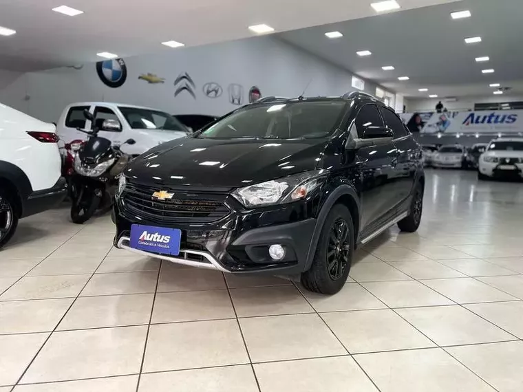 Chevrolet Onix Preto 3