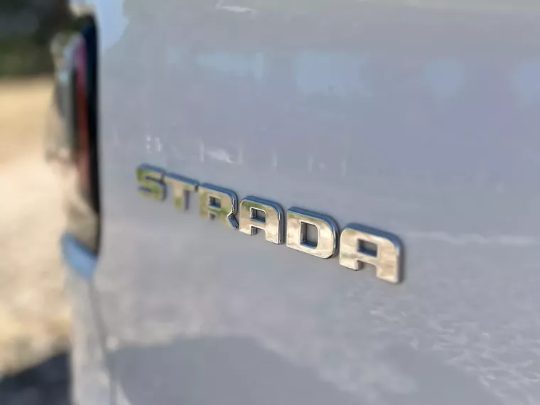 Fiat Strada Branco 20