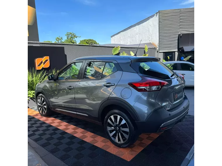 Nissan Kicks Cinza 8