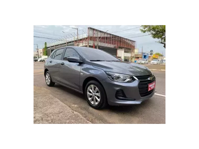 Chevrolet Onix Cinza 2