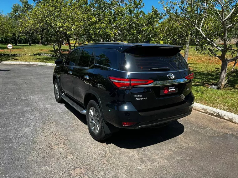 Toyota Hilux SW4 Preto 18