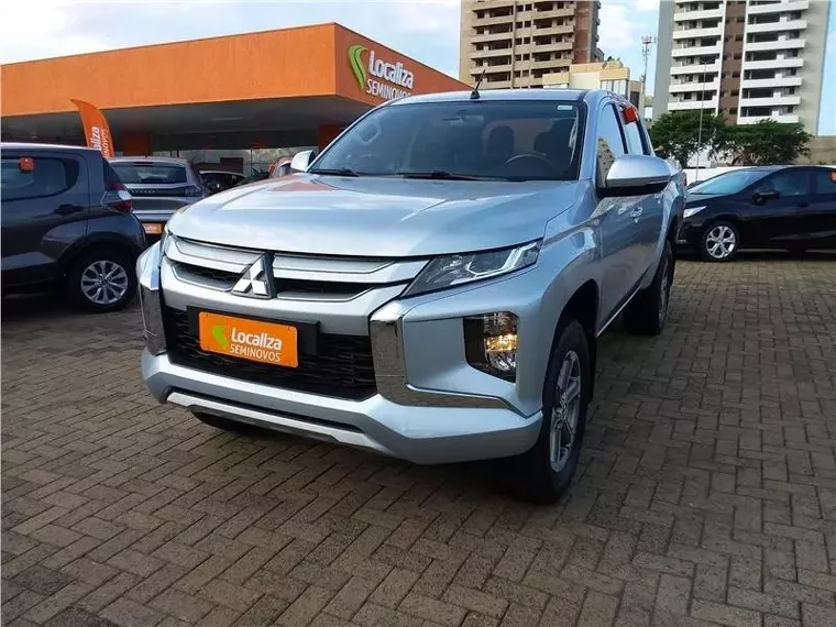 Mitsubishi L200 Triton Prata 7