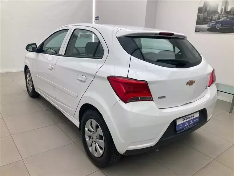 Chevrolet Onix Branco 2