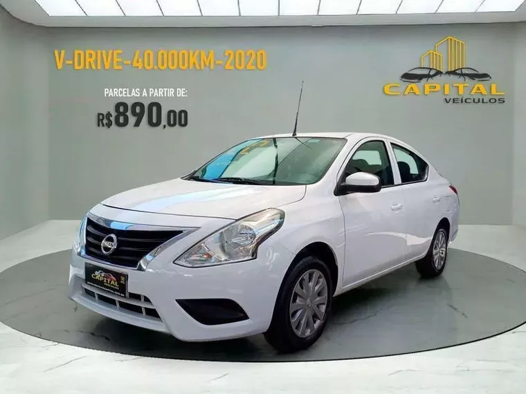 Nissan Versa Branco 12