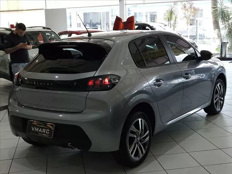 Peugeot 208 Prata 2