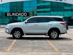 Toyota Hilux SW4