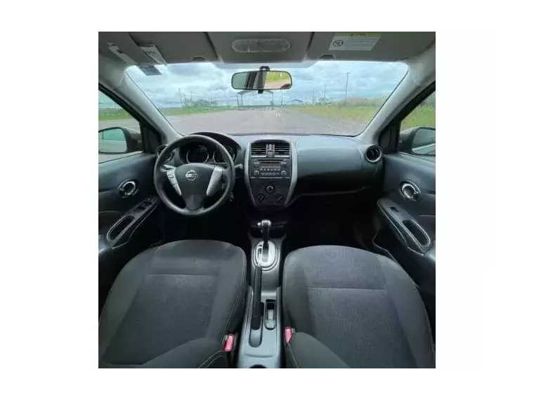 Nissan Versa Cinza 7