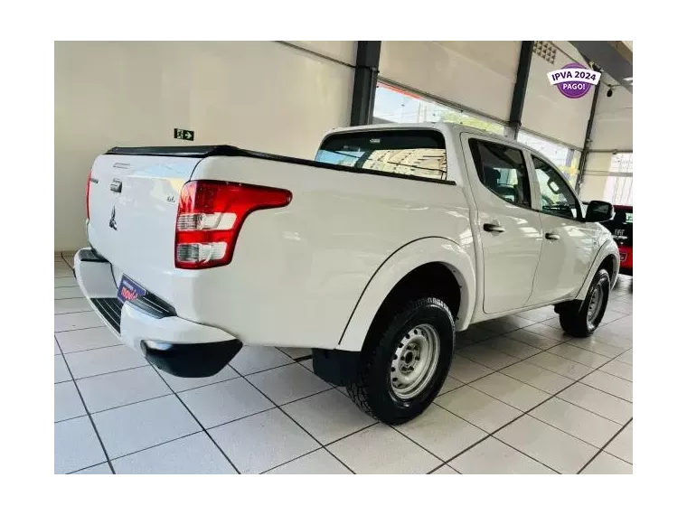 Mitsubishi L200 Branco 9