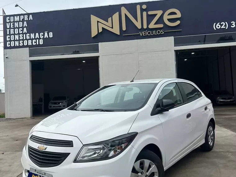 Chevrolet Onix Branco 7