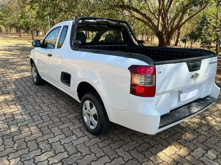 Chevrolet Montana Branco 2