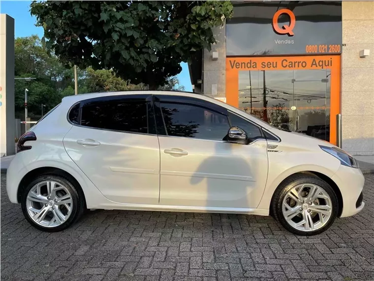 Peugeot 208 Branco 4