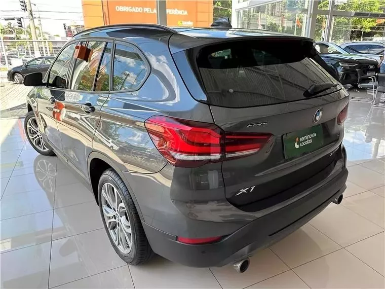 BMW X1 Cinza 3