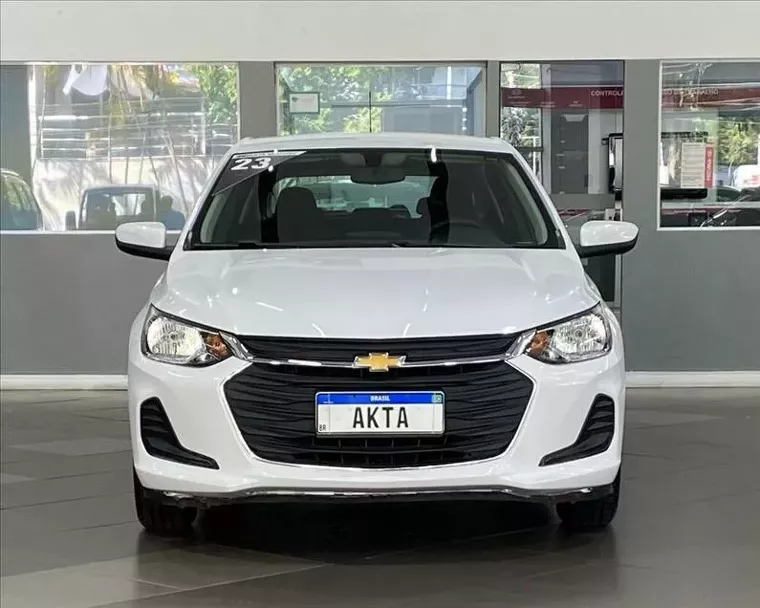 Chevrolet Onix Branco 11