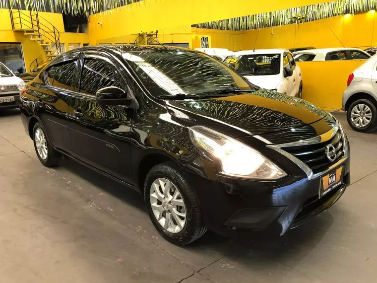 Nissan Versa Preto 4