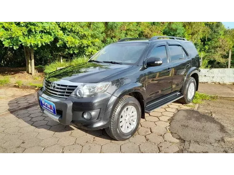 Toyota Hilux SW4 Preto 9