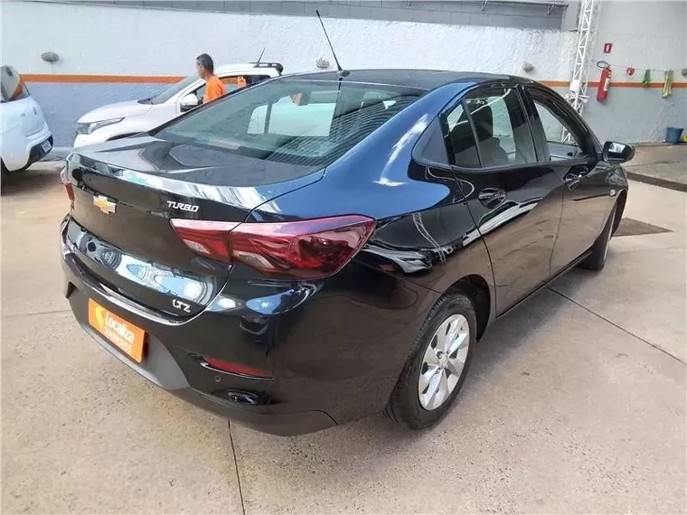 Chevrolet Onix Preto 10