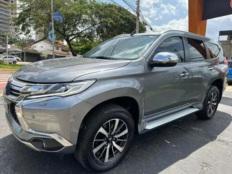 Mitsubishi Pajero Sport Cinza 13