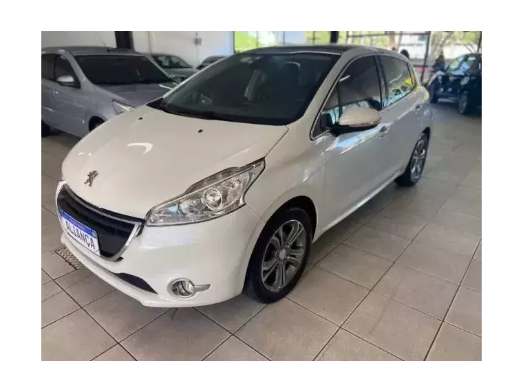 Peugeot 208 Branco 4