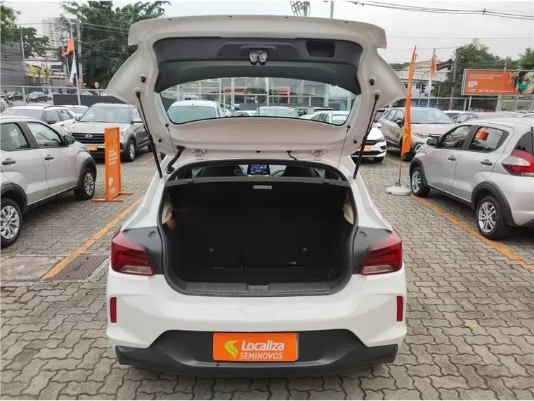 Chevrolet Onix Branco 3