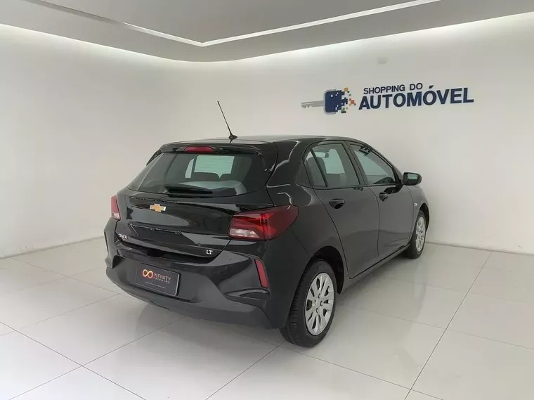 Chevrolet Onix Preto 8