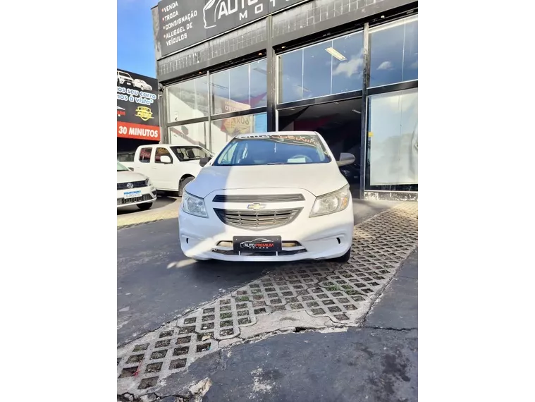 Chevrolet Onix Branco 18