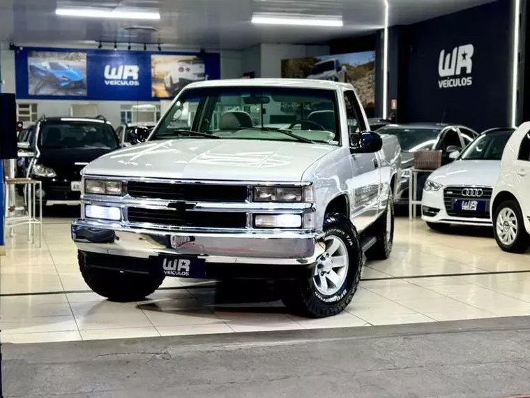 Chevrolet Silverado Prata 2