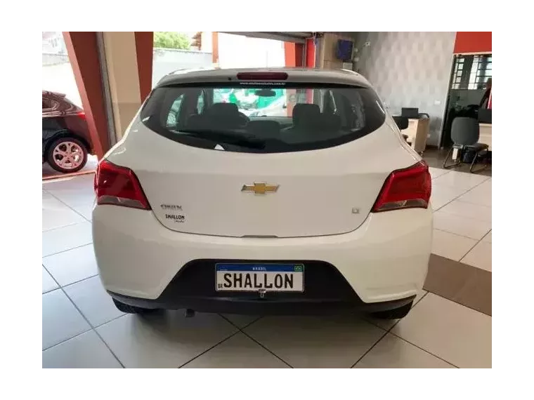 Chevrolet Onix Branco 10