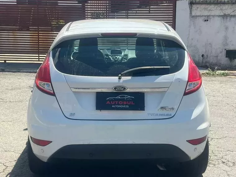 Ford Fiesta Branco 12