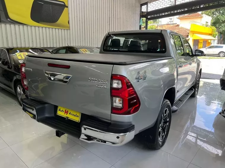 Toyota Hilux Prata 18