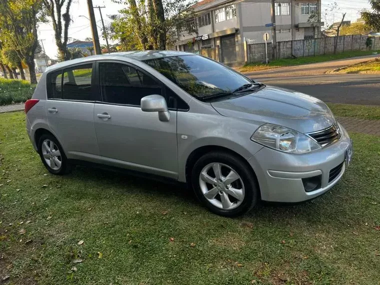 Nissan Tiida Prata 5